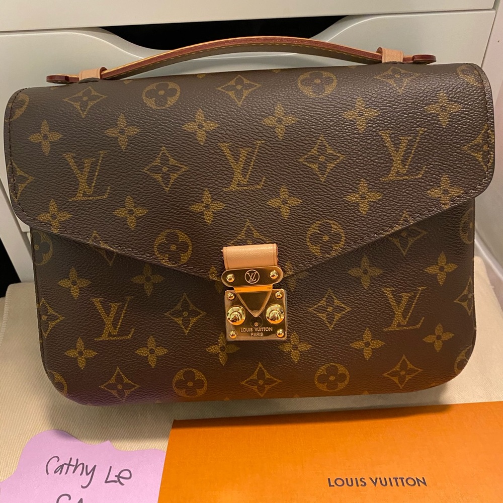 SOLD!!! Pochette metis monogram